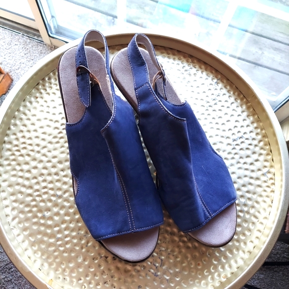 Munro sandal blue size 11 comfort